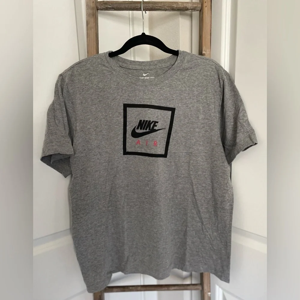 Men’s Nike Air Short Sleeve T-Shirt - Size Large